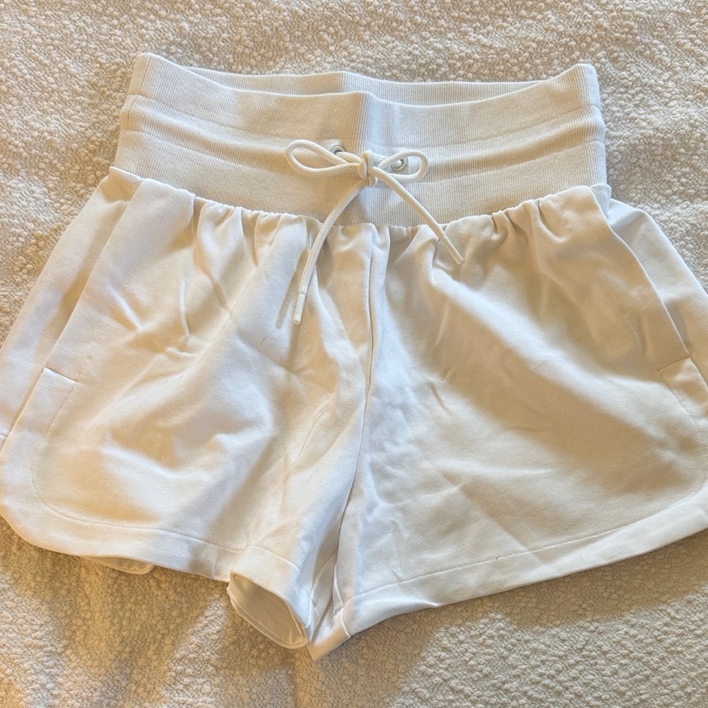 Old Navy Women's Cream Athletic Shorts